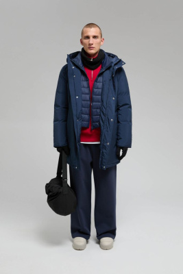 Пуховое полупальто с капюшоном и воротником-стойкой