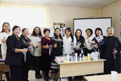 В Якутске провели мастер-класс для многодетных мам в преддверии Дня матери в России / ЯСИА Якутск Якутск Республика Саха (Якутия)