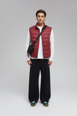 Стеганый пуховый жилет