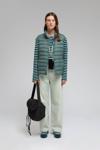 Стеганый пуховый жилет