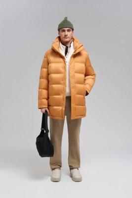 Пуховое пальто с капюшоном