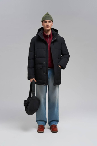 Утепленное полупальто с накладными карманами и капюшоном