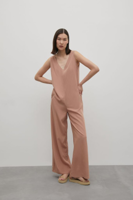 Комбинезон с v-образным вырезом