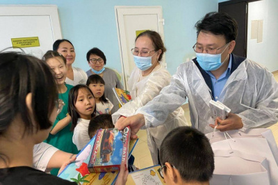 Медики Якутии присоединились к акции «Коробка храбрости» / ЯСИА   