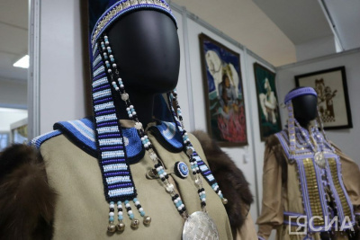 В Якутске открылась юбилейная выставка творческого объединения «Сөргүтүү» / Мария Горохова Якутск Якутск Республика Саха (Якутия)