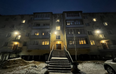 В Якутске завершили капремонт электроснабжения многоквартирного дома на Сергеляхском шоссе / ЯСИА Якутск Якутск Республика Саха (Якутия)