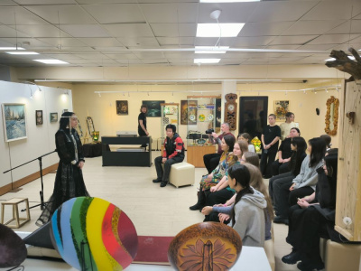 Моноспектакль «Срединный мир» в исполнении Анны Черданцевой /    