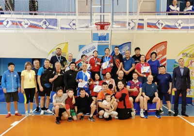 Белый шарик на чернышевском столе /    