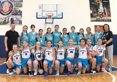 Наши девчонки в пятерке лучших /    