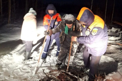 Спасатели эвакуировали двух человек из снежной пурги в Верхневилюйском районе Якутии / ЯСИА   