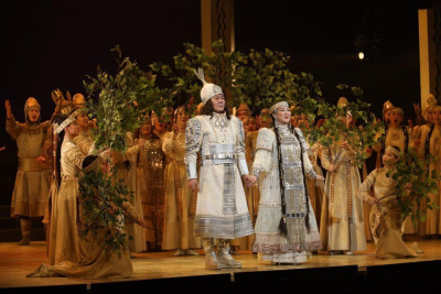 В Якутске прошел показ оперы-олонхо «Ньургун Боотур» для семей участников СВО / ЯСИА Якутск Якутск Республика Саха (Якутия)