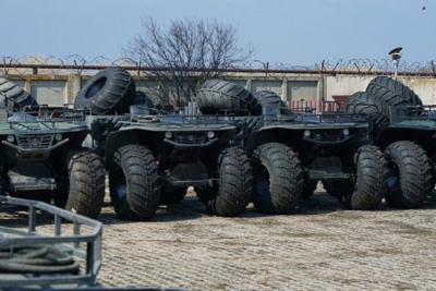 Юрий Трутнев передал на передовую СВО новое вооружение / ЯСИА   