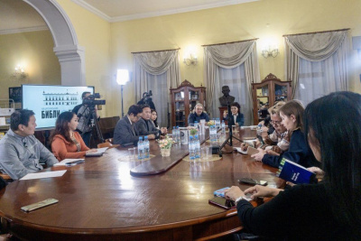 В Якутске прошла встреча с известным русским поэтом Борисом Лукиным / Майя Гоголева Якутск Якутск Республика Саха (Якутия)