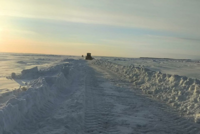 Заметенный зимник в Кобяйском районе расчищен дорожниками / ЯСИА   