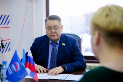 Председатель Якутской городской Думы Альберт Семенов провел личный прием граждан / ЯСИА   