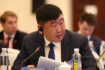 Заместитель гендиректора компании «ЖДЯ» выступил на форуме «Золотой век Якутии» / ЯСИА   