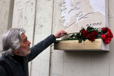 Мемориальная доска, посвящённая выдающемуся  дипломату и журналисту, открыта в Москве /    