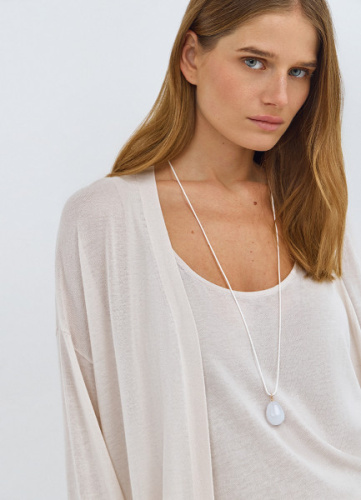 Кулон из смолы, Белый