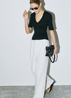 Футболка в рубчик с V-вырезом, Черный