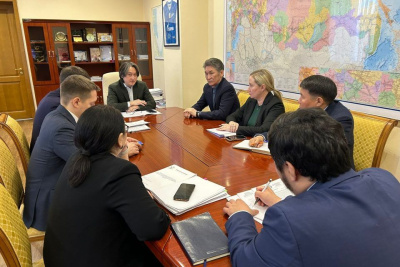 Первый вице-премьер Якутии рассмотрел планы работы Национальной горнорудной компании / ЯСИА   