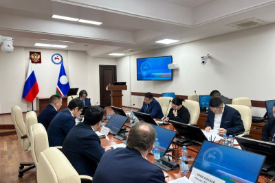 Джулустан Борисов провел совещание по подготовке ежегодного отчета правительства Якутии / ЯСИА   