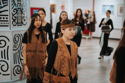 В АГИКИ стартовала международная зимняя школа по разработке дизайна меховых изделий / Майя Гоголева Якутск Якутск Республика Саха (Якутия)