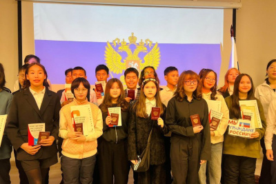 26 юных якутян получили свои первые паспорта в  День Конституции / ЯСИА   