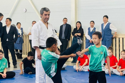 Трехкратный чемпион мира Хаид Мантаев провел мастер-класс для юных каратистов Якутии / ЯСИА   Республика Саха (Якутия)