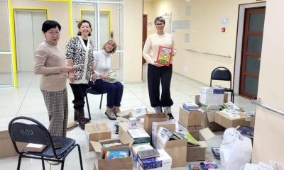 Якутия передала 20 коробок с книгами и игрушками детям Докучаевска / ЯСИА   