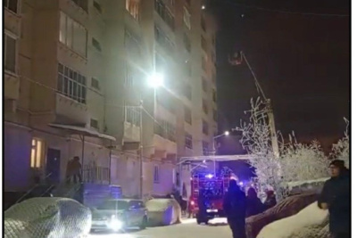 Видео: в Якутске в многоэтажном доме по улице Ойунского вспыхнул пожар / Мария Горохова Якутск Якутск Республика Саха (Якутия)