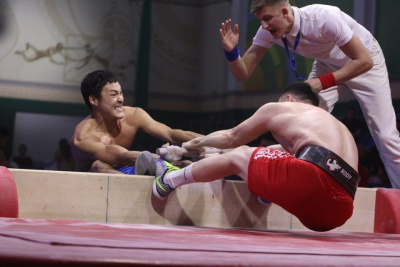 Видео. Финальные схватки Кубка Федерации по мас-рестлингу / Дьулустаан Сергеев Якутск Якутск Республика Саха (Якутия)