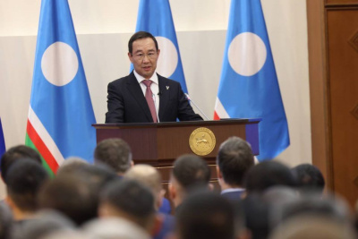 Глава Якутии поручил снизить бюрократию в сфере переселения из аварийного жилья / Майя Гоголева   