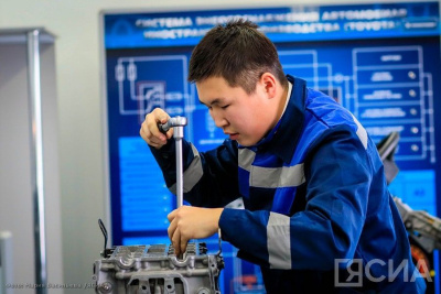 В Якутии уделят особое внимание профильному образованию школьников / Дьулустаан Сергеев   Республика Саха (Якутия)