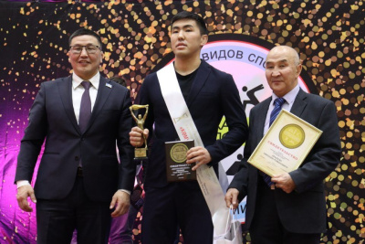 Лучшие спортсмены по национальным видам награждены ассоциацией «Сахаада-спорт» / Дьулустаан Сергеев   