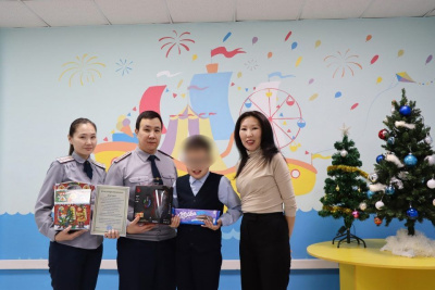 Совет молодежи УФСИН исполнил новогоднее желание воспитанника Республиканской коррекционной школы / ЯСИА   