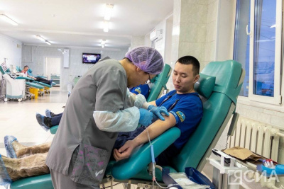 «Спаси жизнь»: сотрудники Службы спасения Якутии провели донорскую акцию / Майя Гоголева   