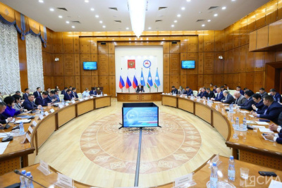 Бычков поставил задачу главам районов Якутии повысить самостоятельность муниципальных бюджетов / Саина Титова   Республика Саха (Якутия)