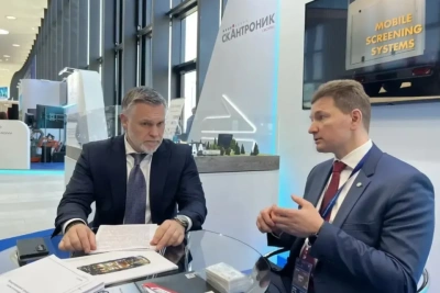 Кирилл Бычков встретился с заместителем министра транспорта РФ Валентином Ивановым / ЯСИА   