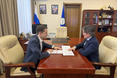 Джулустан Борисов провёл встречу с и. о. главы Нерюнгринского района Максимом Терещенко / ЯСИА   