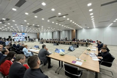 Айсен Николаев провел заседание комиссии Госсовета по энергетике / ЯСИА   