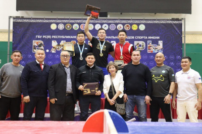 Мас-рестлеры Эрчим Баппагай и Валерий Никаноров впервые завоевали титулы абсолютных чемпионов Якутии / Дьулустаан Сергеев Якутск Якутск Республика Саха (Якутия)