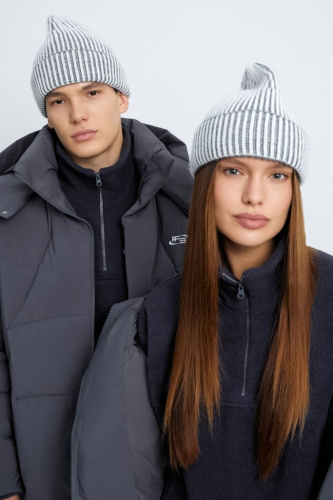 Вязаная шапка из коллаборации с maneken