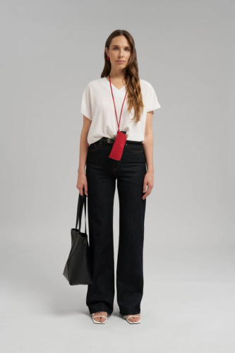 Свободная блузка с v-вырезом