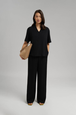 Свободная блузка с v-вырезом и воротником