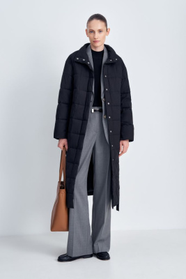 Стеганое утепленное пальто с капюшоном