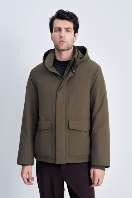 Куртка прямого силуэта с воротником-стойкой