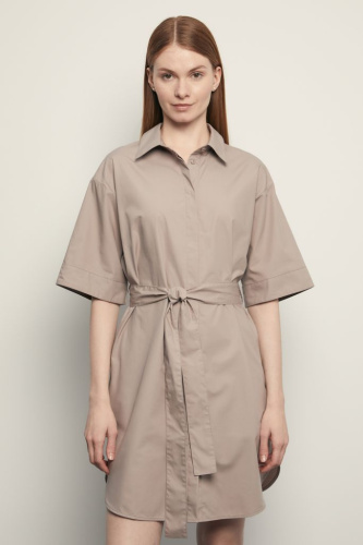 Платье с коротким рукавом и поясом