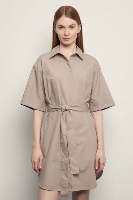 Платье с коротким рукавом и поясом