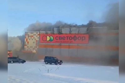 Пожар в супермаркете произошел в Ленске UPD / Саина Титова   