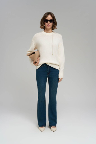 Расклешенные джинсы со средней посадкой